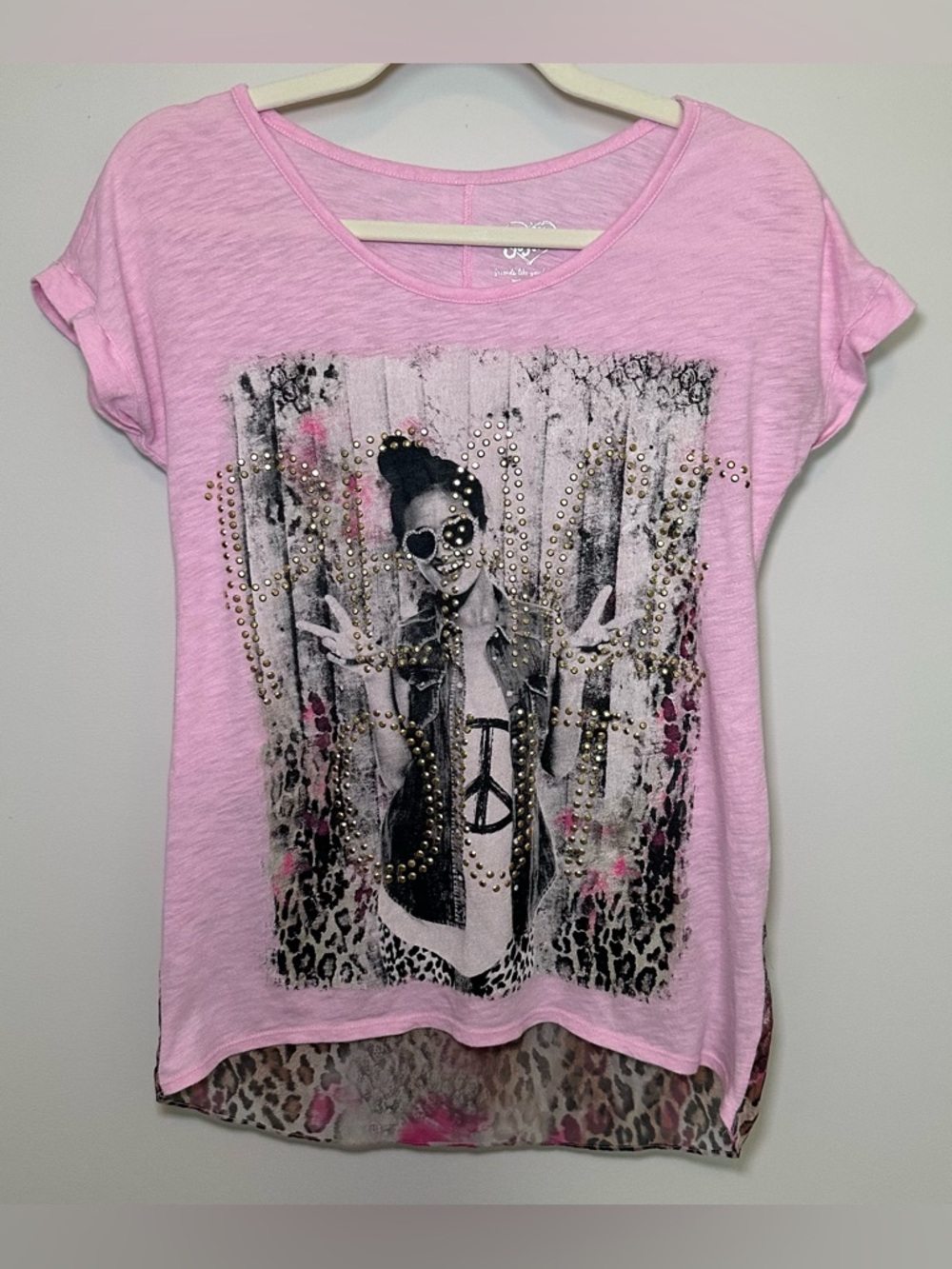 Y2K Justice Peace Out Graphic Tee Pink Studded Stud Hi Low Hem‎ Leopard Print